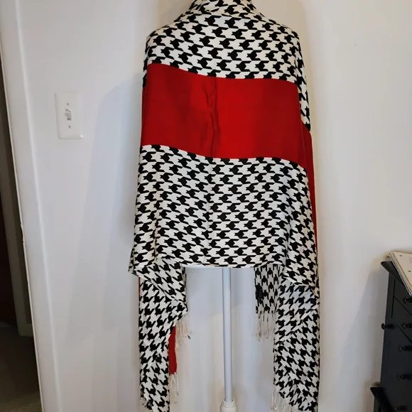 London Fog Red and Black Houndstooth Scarf and Gloves Set - Picture 11 of 17